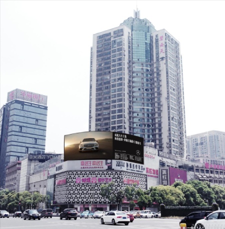 約500㎡ 長（zhǎng）沙碧雲天大廈外全彩弧形屏（píng）