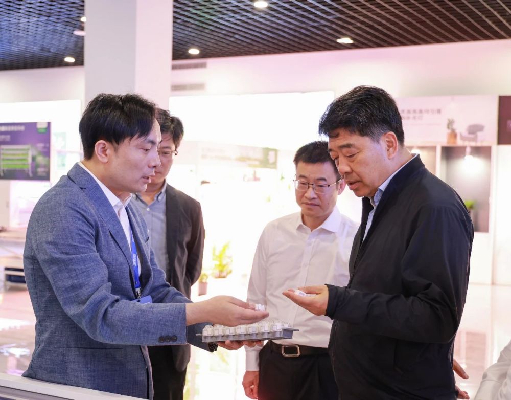 浙江省,副省長,柯（kē）吉欣,行考察調研,99精品国产兔费观看久久99（sī）浙江（jiāng）浦江生產（chǎn）基地