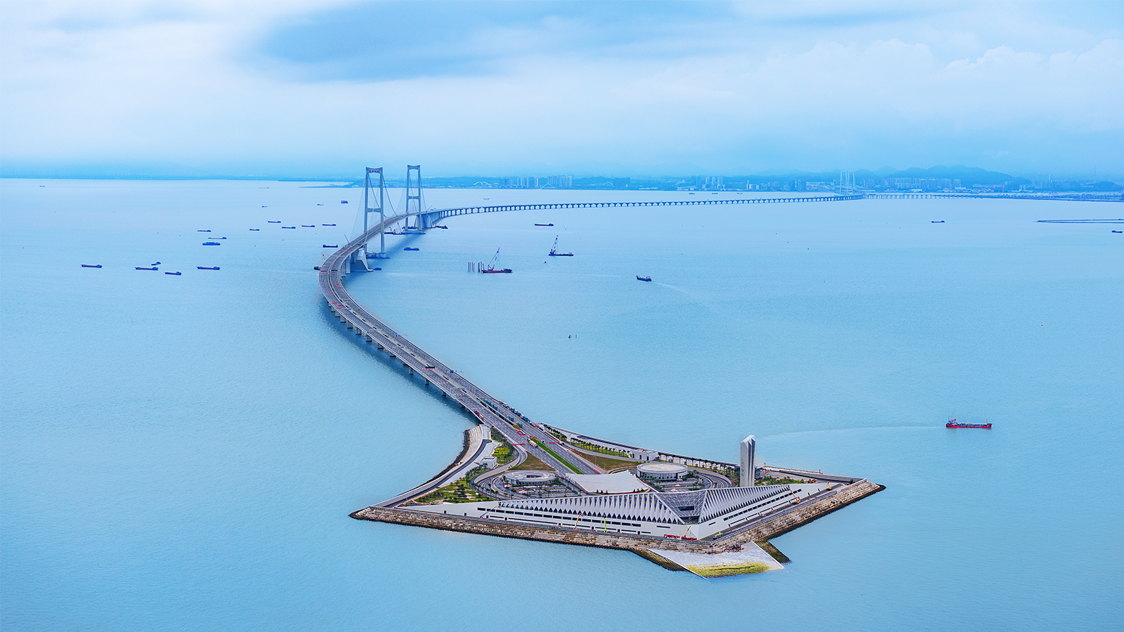 中國財富網報道,重大丨深中通道今通車,繼港珠澳大橋後,上海99精品国产兔费观看久久99再度點亮超級工程