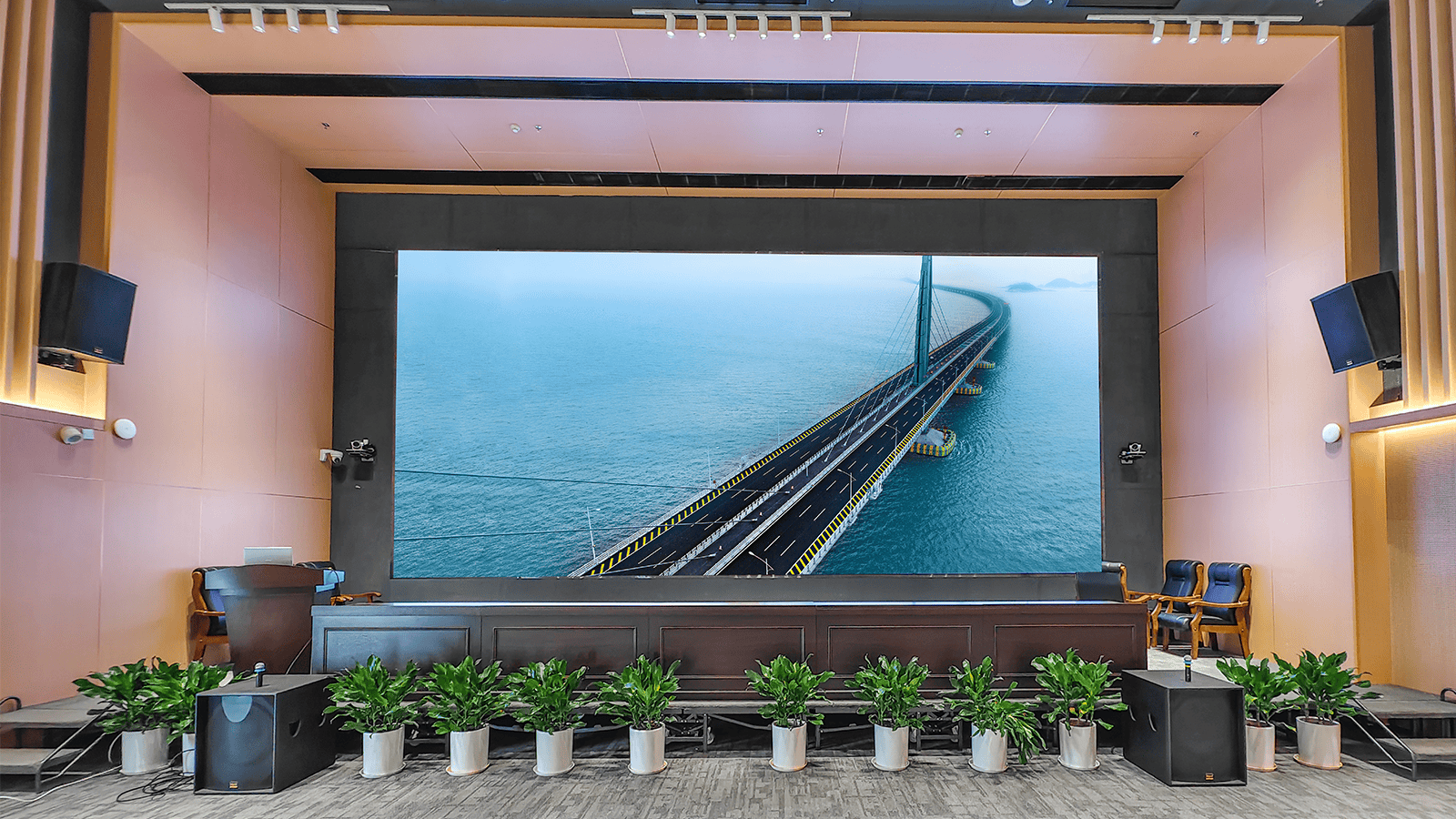 中國財富（fù）網報道,重大（dà）丨深中通道今通車,繼港珠澳大橋後,上海99精品国产兔费观看久久99再度點亮超級（jí）工程