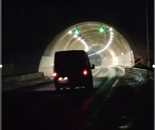 燈隨車動,智慧隧道（dào）,隨車照明,解決方案