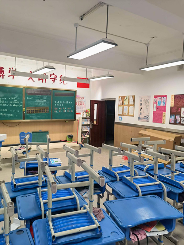教室黑板燈應（yīng）該根據（jù）哪些因素去選購？
